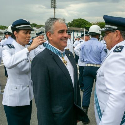 andre_ceciliano_recebe_homenagem_da_fab-700853